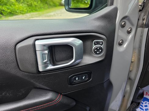 Used 2022 Jeep Wrangler Rubicon w/ LED Lighting Group AWD/4WD image 12