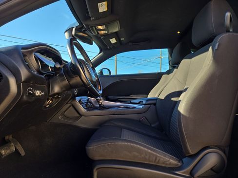 Used 2021 Dodge Challenger SXT image 16