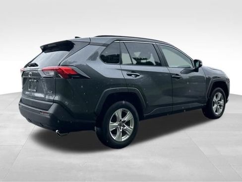 Used 2021 Toyota RAV4 XLE AWD/4WD image 5
