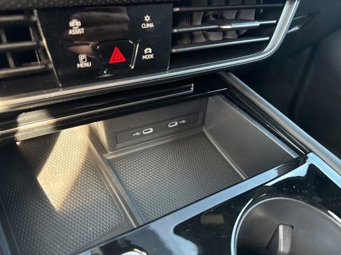 Used 2024 Volkswagen Atlas Cross Sport SE image 30