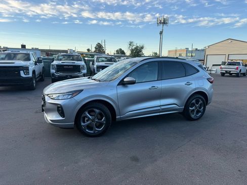 Used 2023 Ford Escape ST-Line Select AWD/4WD image 2