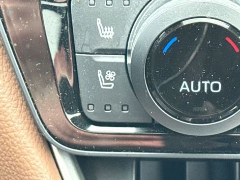Used 2025 Toyota Grand Highlander AWD image 32