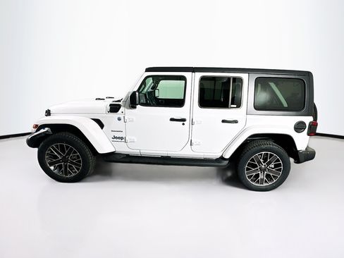Used 2023 Jeep Wrangler Unlimited Sahara w/ Cold Weather Group AWD/4WD image 4