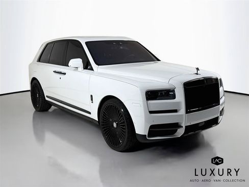 Used 2023 Rolls-Royce Cullinan Black Badge w/ Dark Exterior Package AWD/4WD image 3