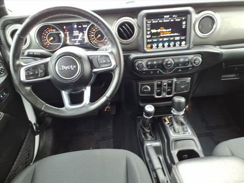 Used 2022 Jeep Gladiator Overland w/ Cold Weather Group AWD/4WD image 10