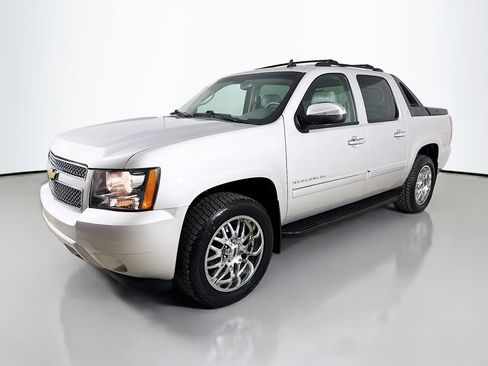 Used 2011 Chevrolet Avalanche LTZ AWD/4WD image 3