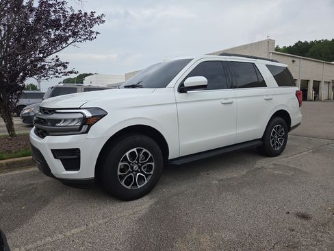 Used 2024 Ford Expedition XLT AWD/4WD image 1