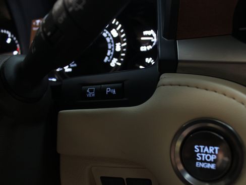 Used 2021 Lexus LX 570 4WD w/ Luxury Package image 64