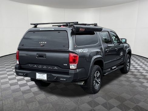 Used 2017 Toyota Tacoma TRD Sport w/ Premium & Technology Package AWD/4WD image 6