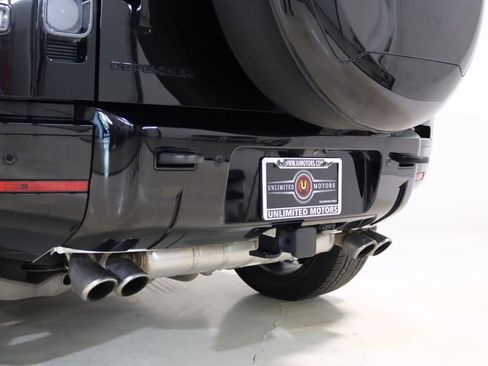 Used 2023 Land Rover Defender 110 V8 AWD/4WD image 11