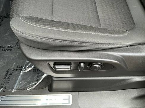 Used 2021 Chevrolet Silverado 1500 LT RWD image 19