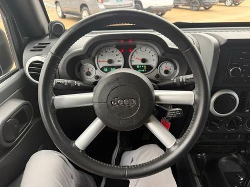 Used 2010 Jeep Wrangler Unlimited Sahara image 19