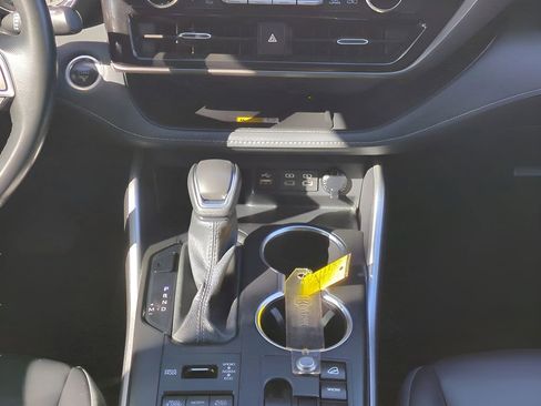Certified 2024 Toyota Highlander XLE AWD/4WD image 18