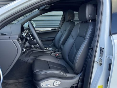 New 2026 Porsche Macan image 5
