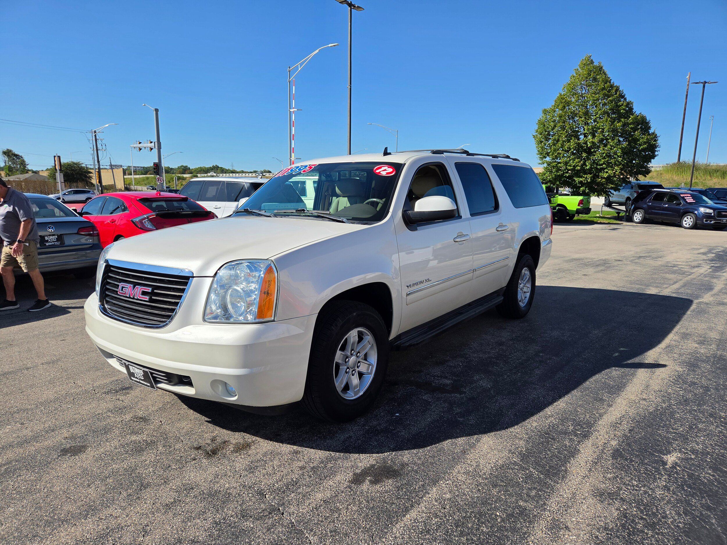 Used 2012 GMC Yukon XL SLT w/ SLT-2 Equipment Package AWD/4WD image 3