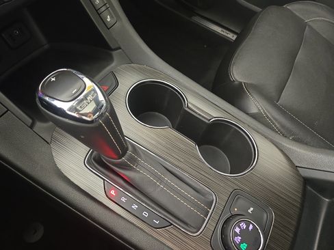 Certified 2019 GMC Acadia SLT w/ Black Edition image 25