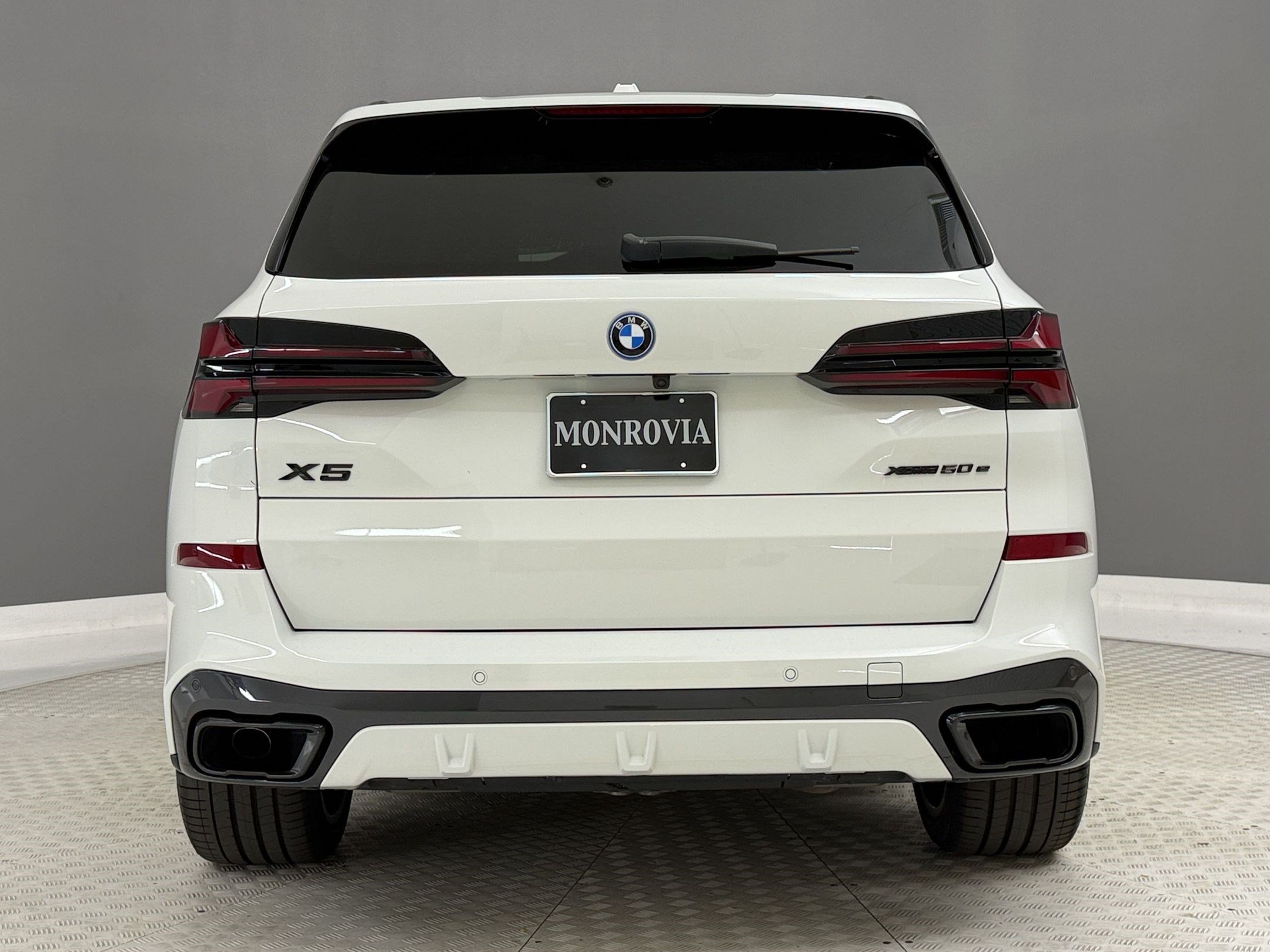 Used 2024 BMW X5 xDrive50e w/ M Sport Package AWD/4WD image 10