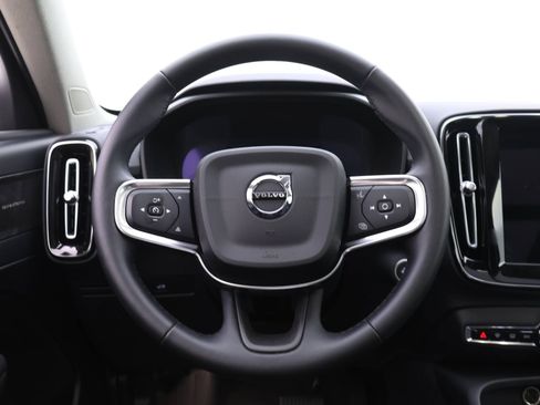 Certified 2025 Volvo XC40 B5 Plus w/ Protection Package Premier image 17