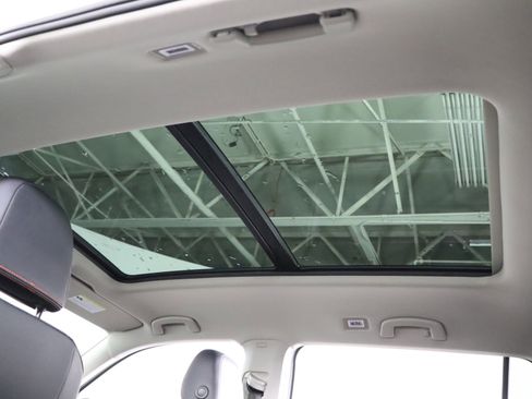 Used 2025 Volkswagen Atlas Peak Edition SE image 16