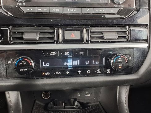 Used 2022 Nissan Pathfinder SV image 6