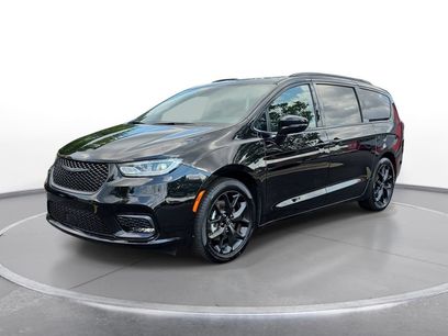 Certified 2025 Chrysler Pacifica Limited