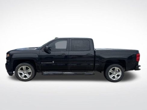 Used 2018 Chevrolet Silverado 1500 Custom w/ Custom Convenience Package RWD image 4
