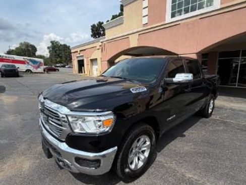 Used 2024 RAM 1500 Laramie AWD/4WD image 3