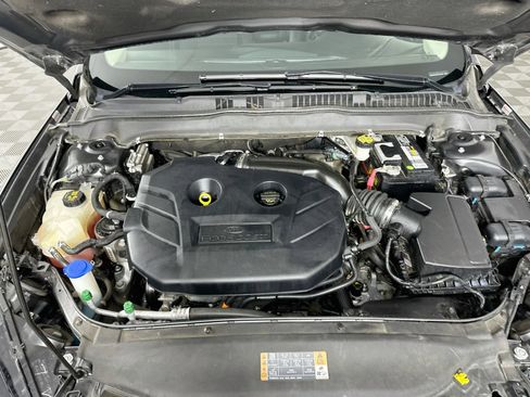 Used 2017 Ford Fusion SE w/ Equipment Group 201A FWD image 30