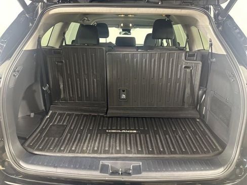 Used 2023 Toyota Highlander LE AWD/4WD image 10