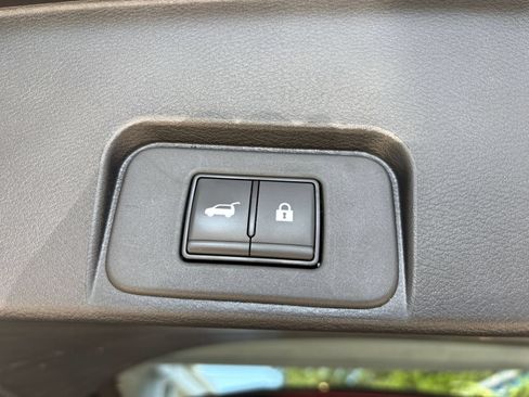 Used 2025 Nissan Rogue SV AWD/4WD image 23