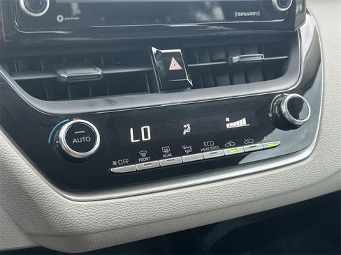 Used 2022 Toyota Corolla LE image 25