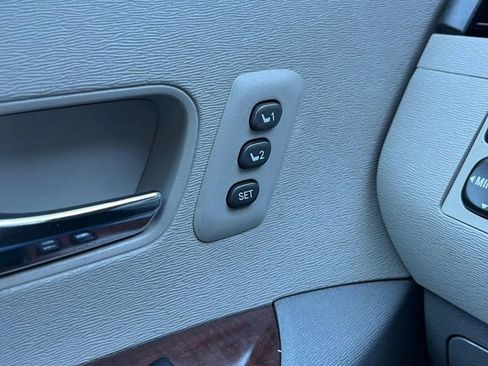 Used 2011 Toyota Sienna Limited image 22