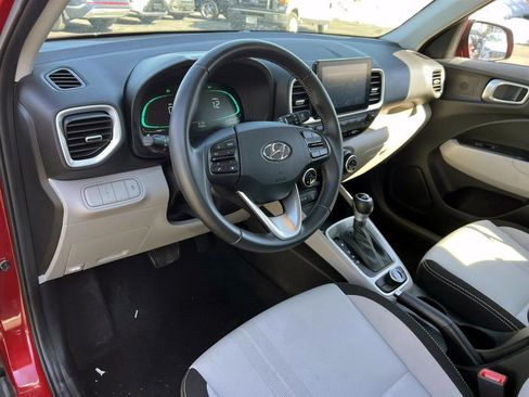 Used 2025 Hyundai Venue SEL FWD image 10