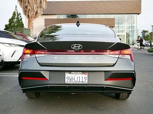 Certified 2026 Hyundai Elantra SE image 9