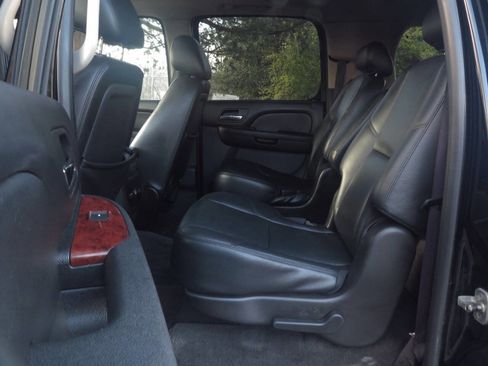 Used 2010 Chevrolet Suburban LTZ image 28