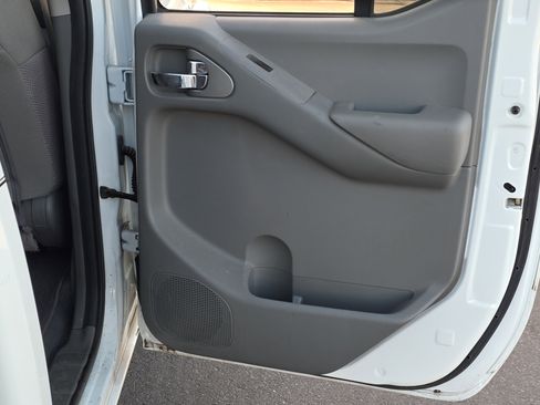 Used 2020 Nissan Frontier SV image 18