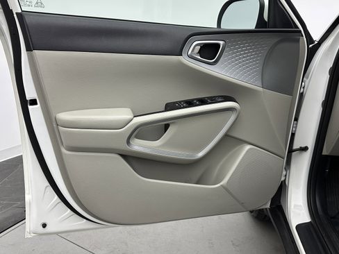 Used 2021 Kia Soul LX image 10