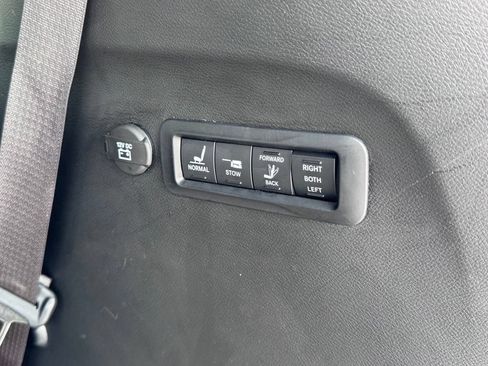 Used 2023 Chrysler Pacifica Limited w/ Uconnect Theater Family Group AWD/4WD image 46