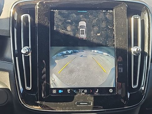 Used 2023 Volvo XC40 Recharge Plus image 8