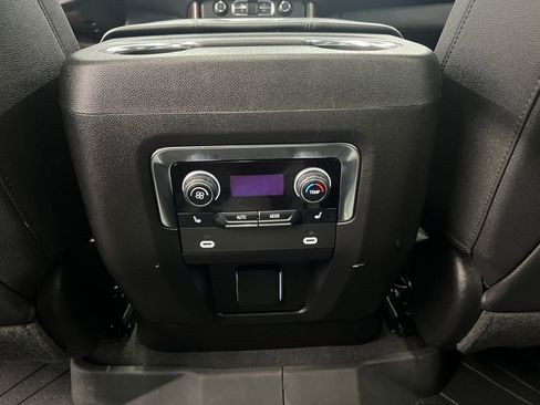 Used 2024 Chevrolet Suburban High Country image 30