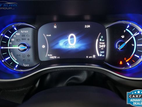 Used 2023 Chrysler Pacifica Touring-L FWD image 42