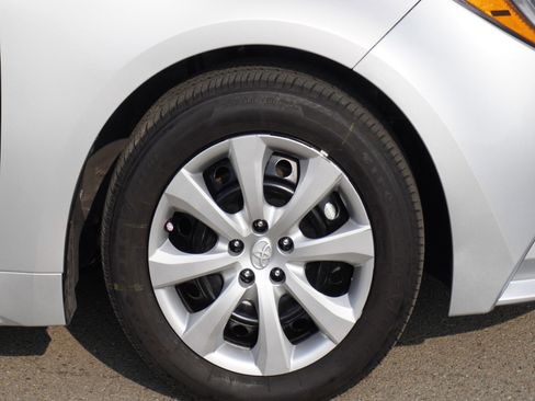 Used 2025 Toyota Corolla LE image 5