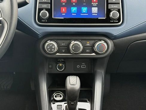 New 2025 Nissan Versa SV w/ Trunk Package FWD image 23
