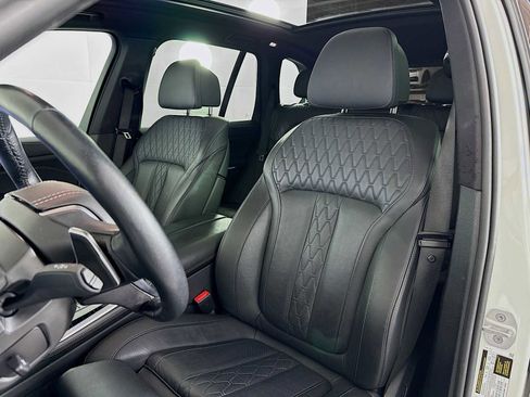 Used 2025 BMW X5 xDrive50e image 10