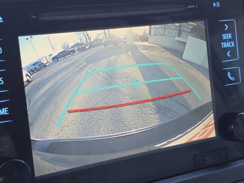 Used 2017 Toyota Sienna Limited image 21