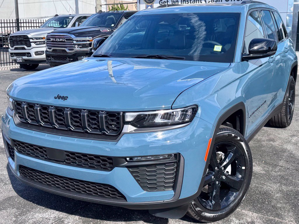 New 2026 Jeep Grand Cherokee Limited w/ Limited Altitude Package AWD/4WD image 3