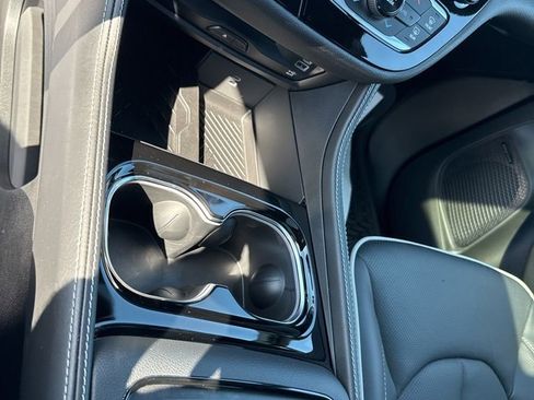 New 2026 Chrysler Pacifica Limited w/ Uconnect Theater Family Group image 21