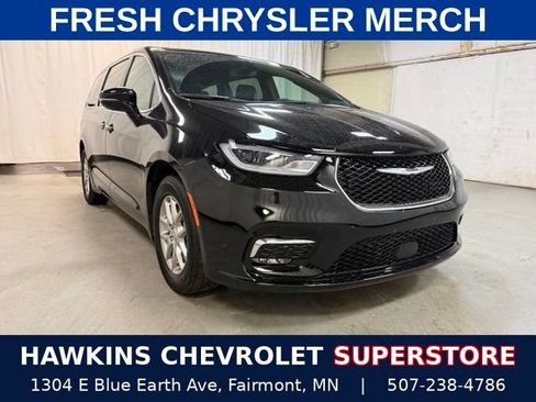 Used 2025 Chrysler Pacifica Select FWD image 1