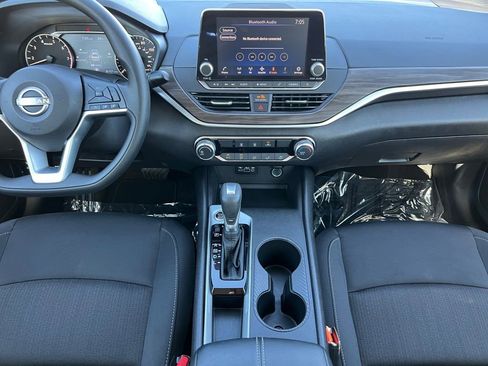 Certified 2025 Nissan Altima 2.5 SV FWD image 3
