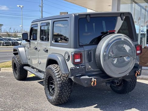 Used 2019 Jeep Wrangler Unlimited Sport S image 3